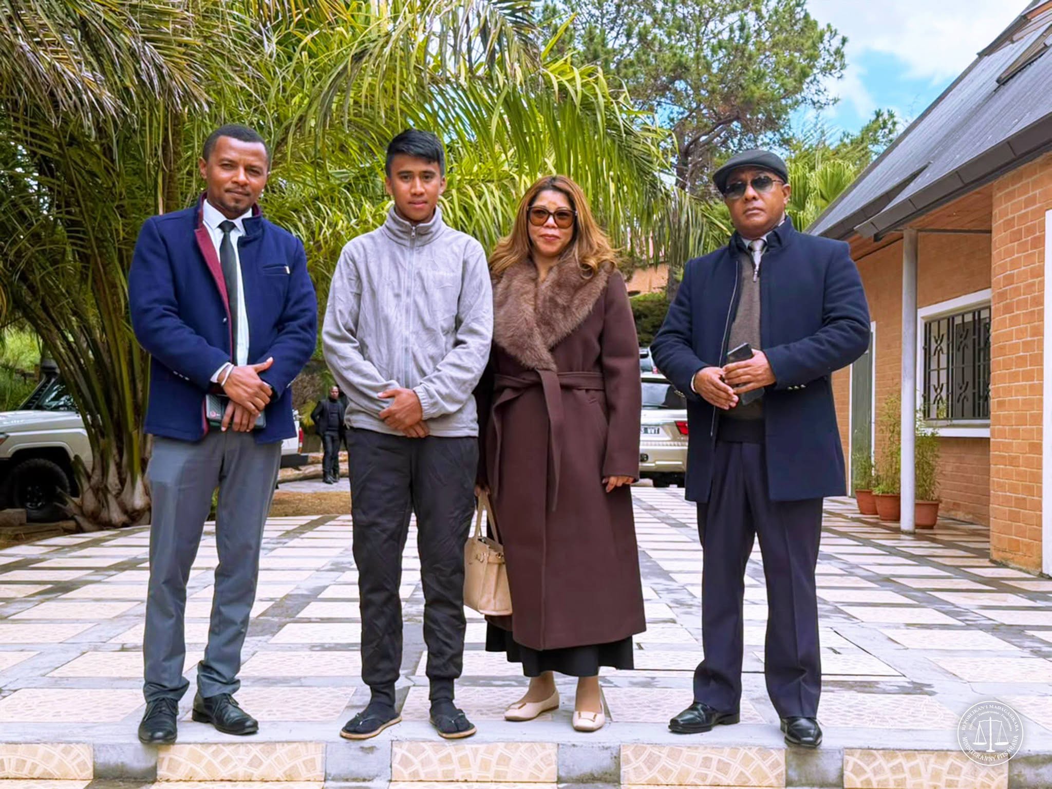 Raharaha Ambohimalaza: Fitsidihana ny fianakaviana voakasiky ny fanampoizinana.
