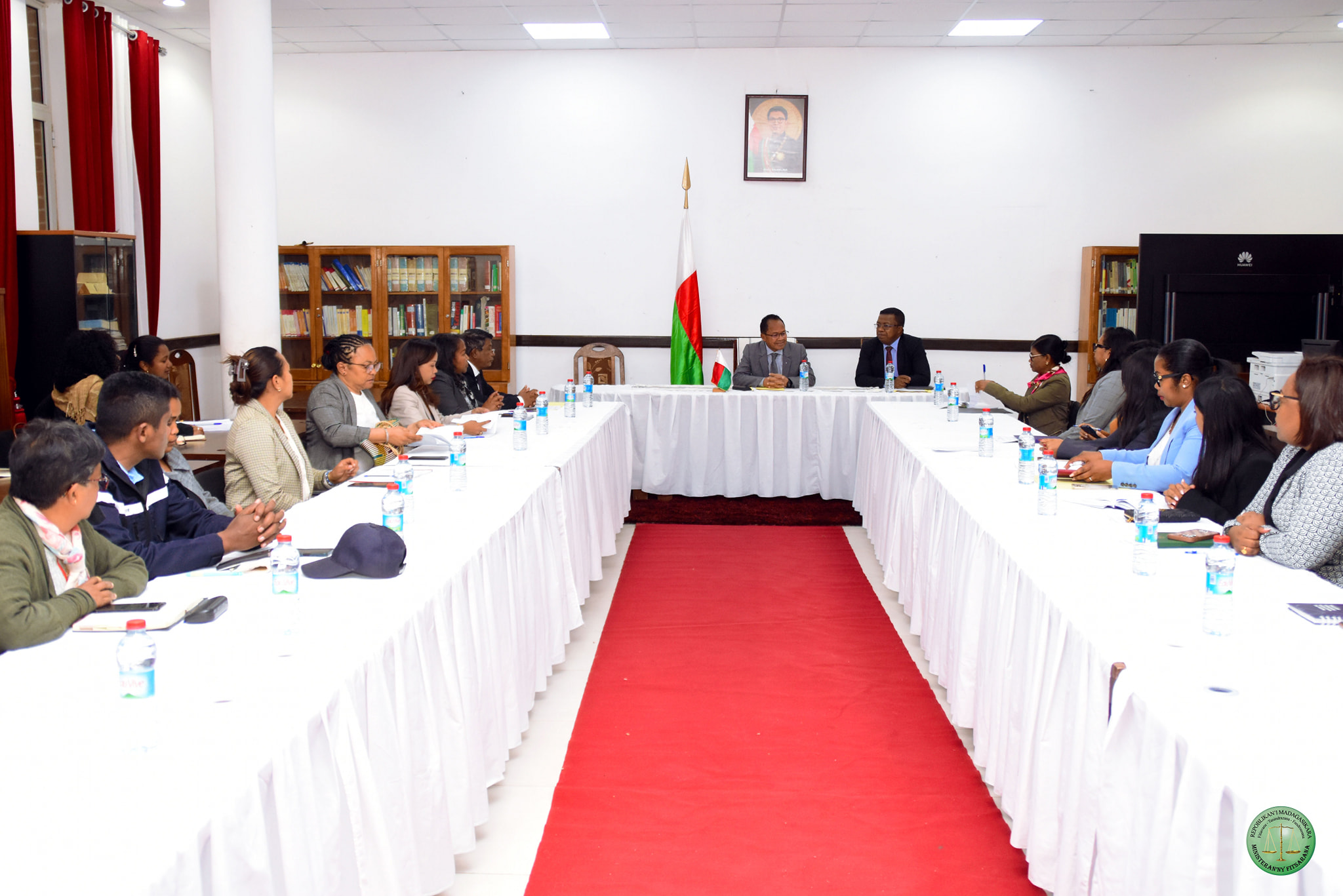 Ny Ministeran'ny Fitsarana manoloana ny adidy mahakasika ny zon'olombelona