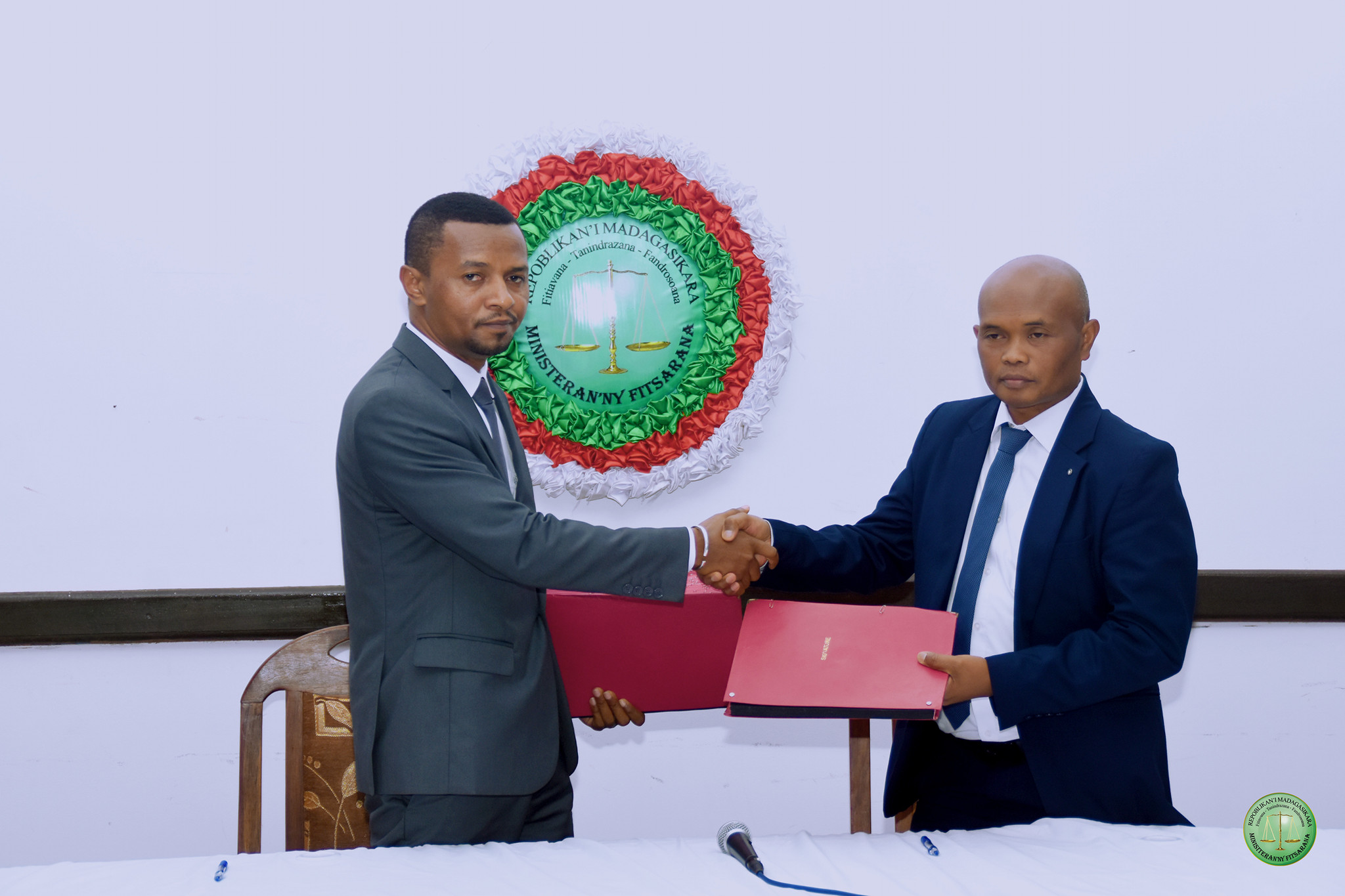 FAMINDRAM-PITANTANANA TEO AMIN'NY TALEN'NY KABINETRA VAOVAO SY TEO ALOHA ETO AMIN'NY MINISTERAN'NY FITSARANA.